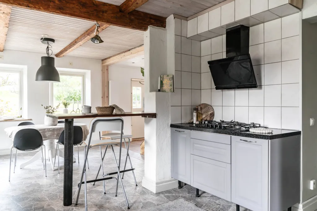 Köök - Charming Villa with Pool in Östra Sönnarslöv
