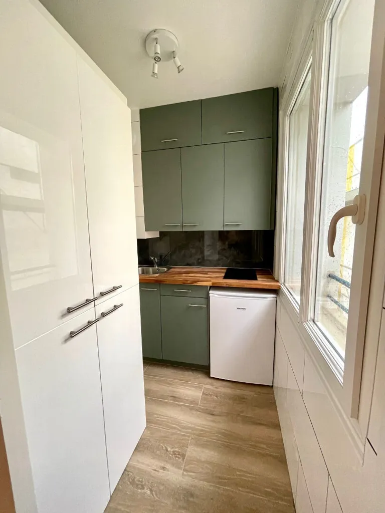 Kitchen - Renovated Meublé Flat in Saint-Nazaire
