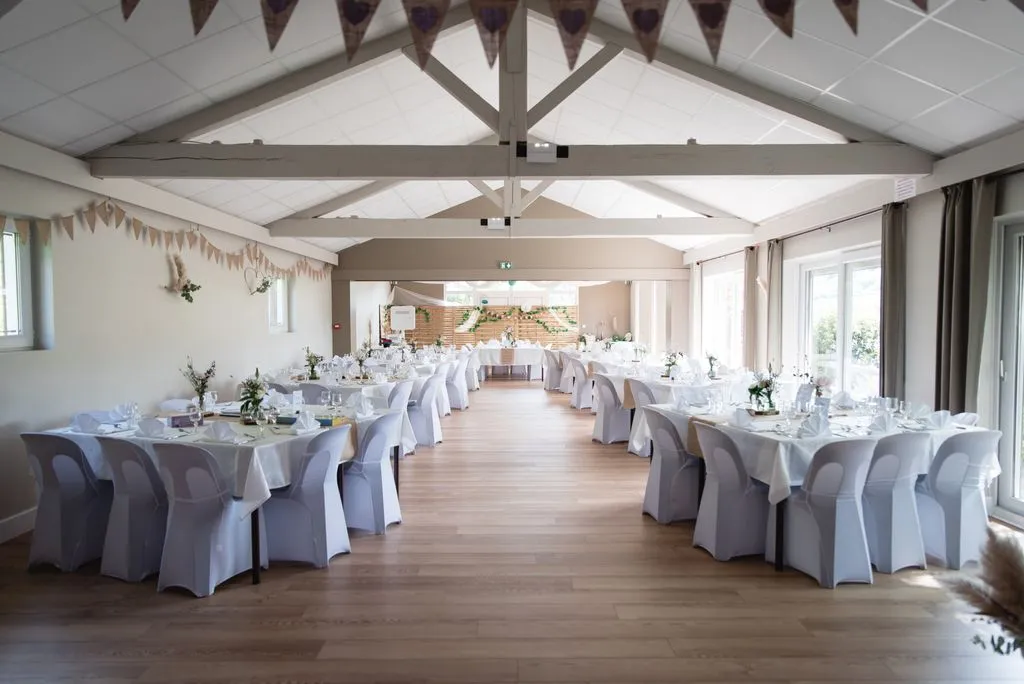 Salle à manger - Maison de Luxe avec Piscine à Cordelle