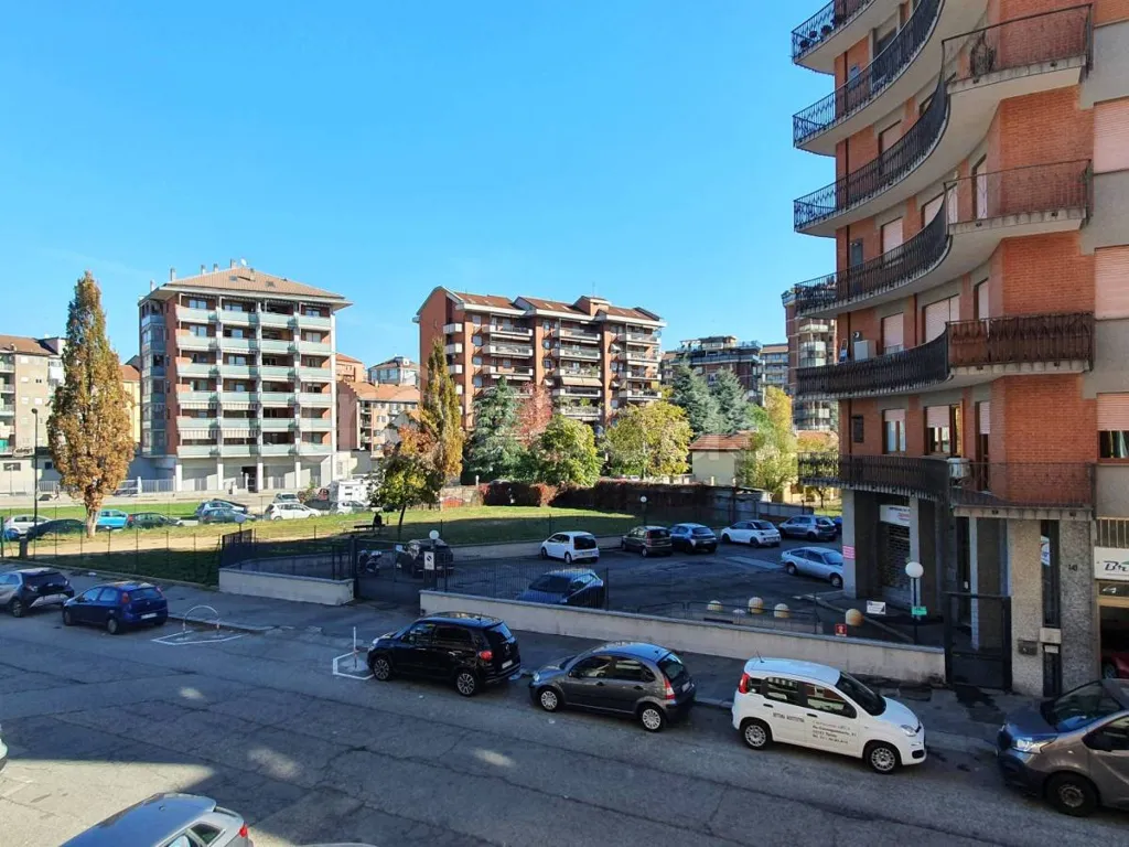 Balcone - Apartment with Double Exposure in Turin