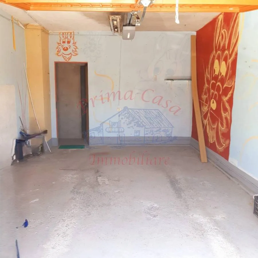 Garage - Apartment with Balcony Views in Mango