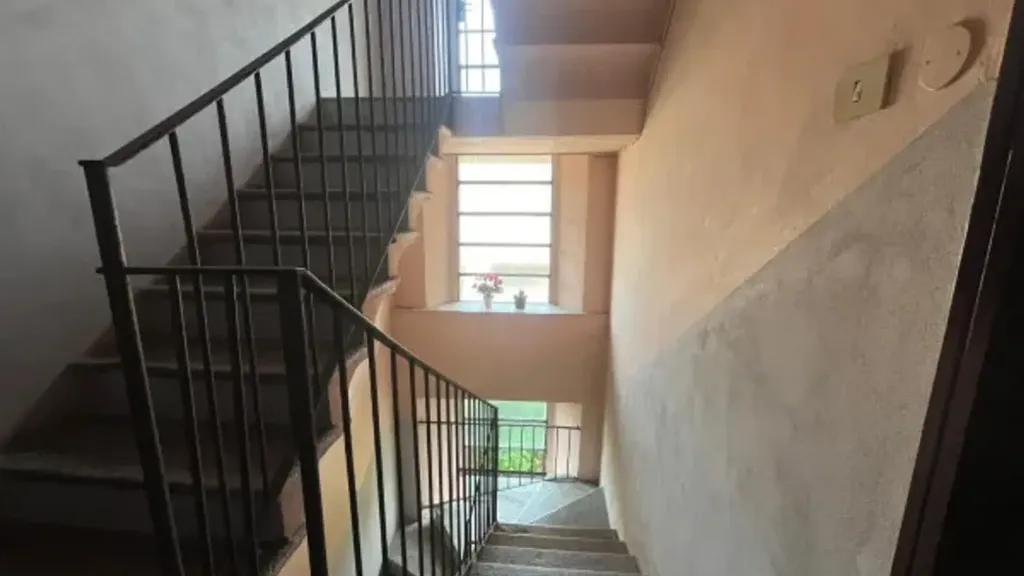 Toad - 2-Bedroom Apartment with Balcony in Como