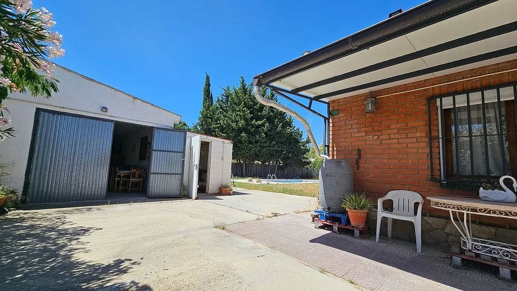 Terrasse - Rustic House with Pool near Zaragoza