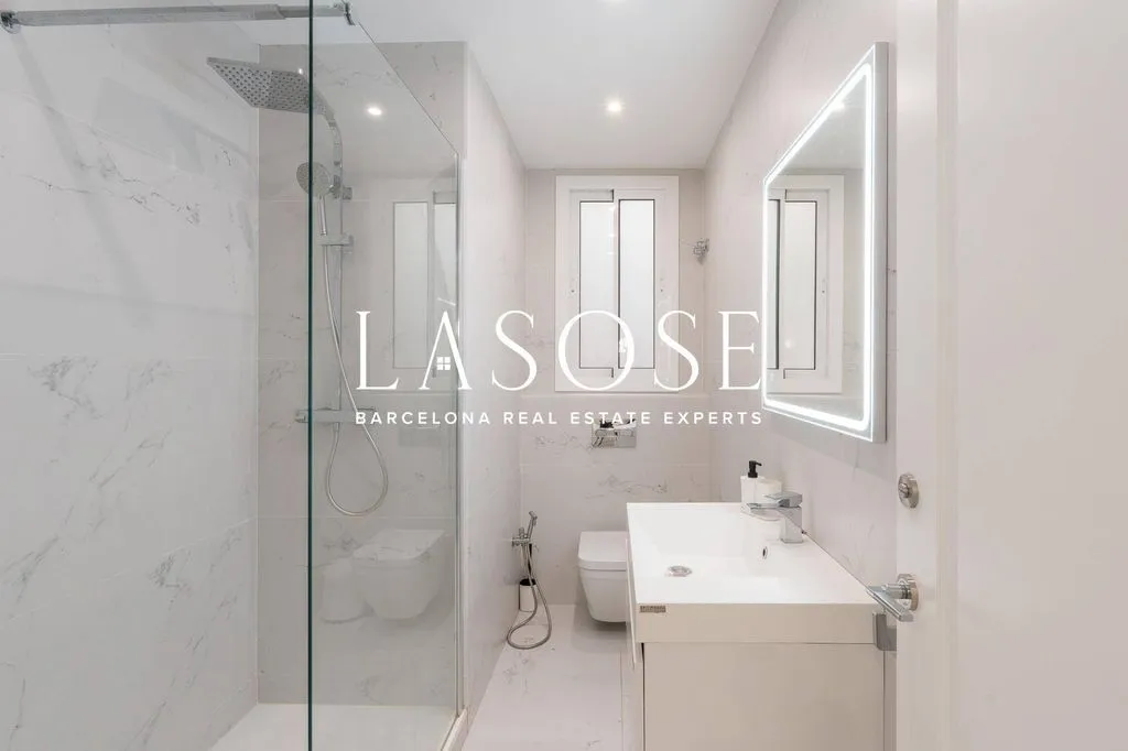 Vannitoad - Luxury Apartment with Balcony in Eixample
