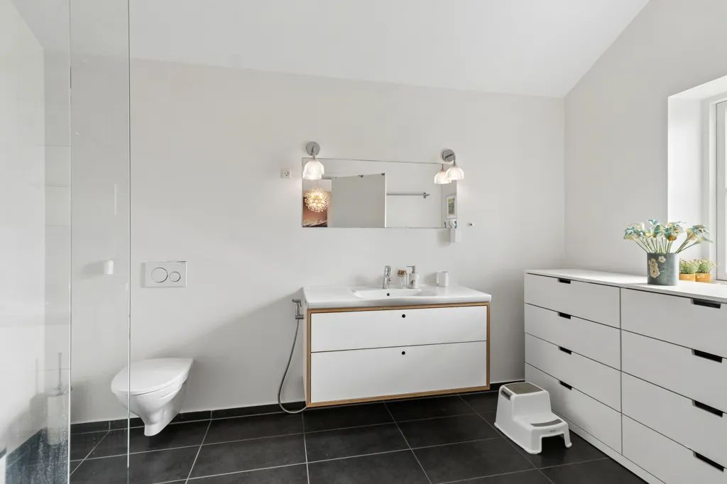 Salles de bain - Architect-designed Villa with Garden in Køge