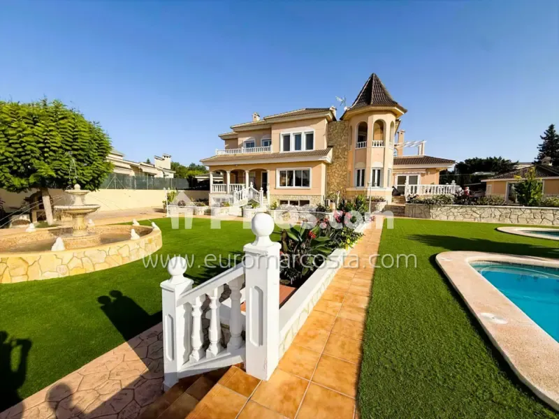 Piscine - Luxury Chalet with Private Pool in Elche