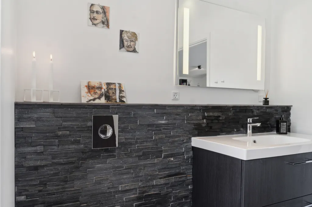 Salles de bain - Architectural House with Water View in Aabenraa