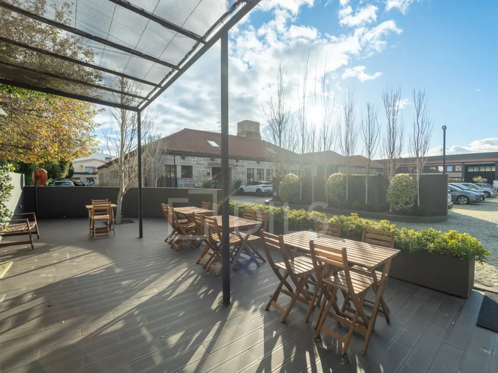 Terrasse - Office with Terrace in Fabric Complex, Maia