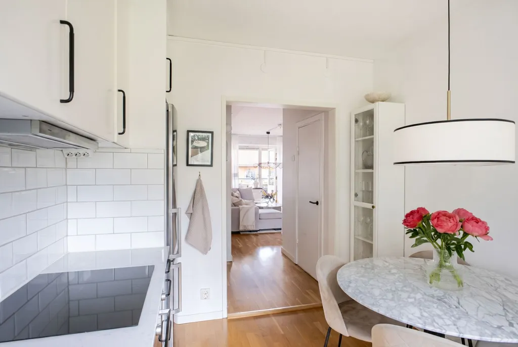 Köök - Charming Apartment with West-Facing Balcony in Västerås