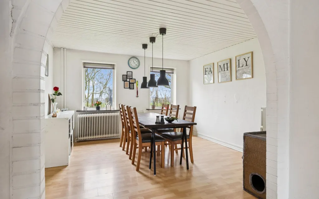 6-toaline maja asukohas Arden