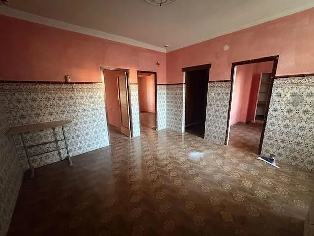 Rooms - Apartment with Renovation Potential in Onda