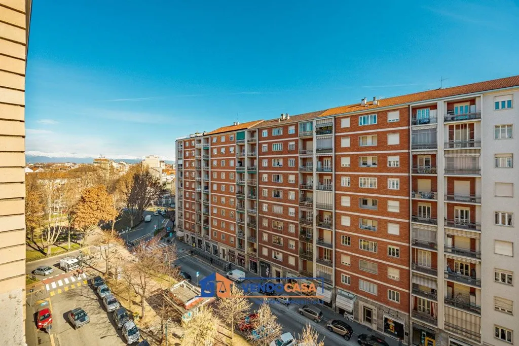 Balcon - Bright Apartment with Balcony in Turin
