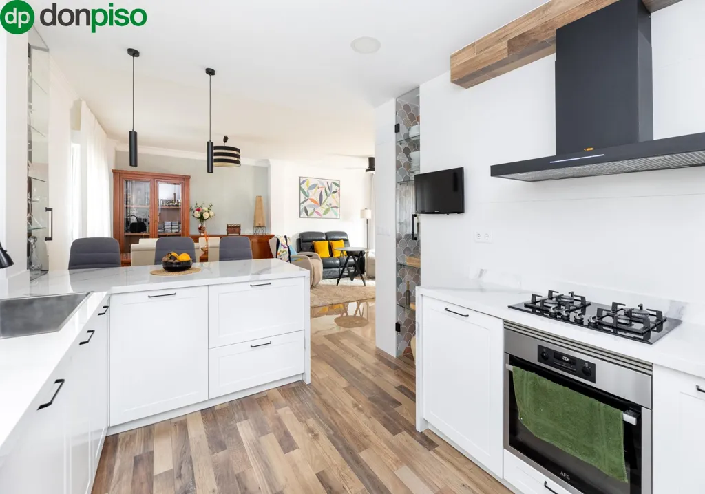 Cuisine - Pareded House with Garden in Jun