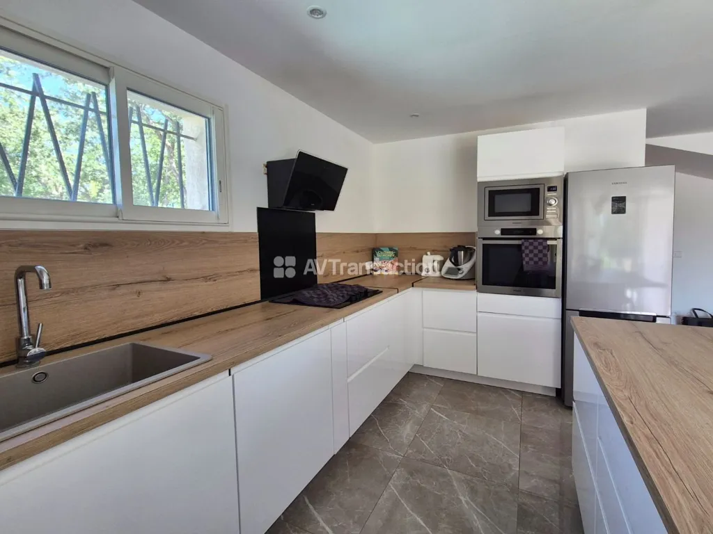Kitchen - Contemporary House with Pool in Lorgues