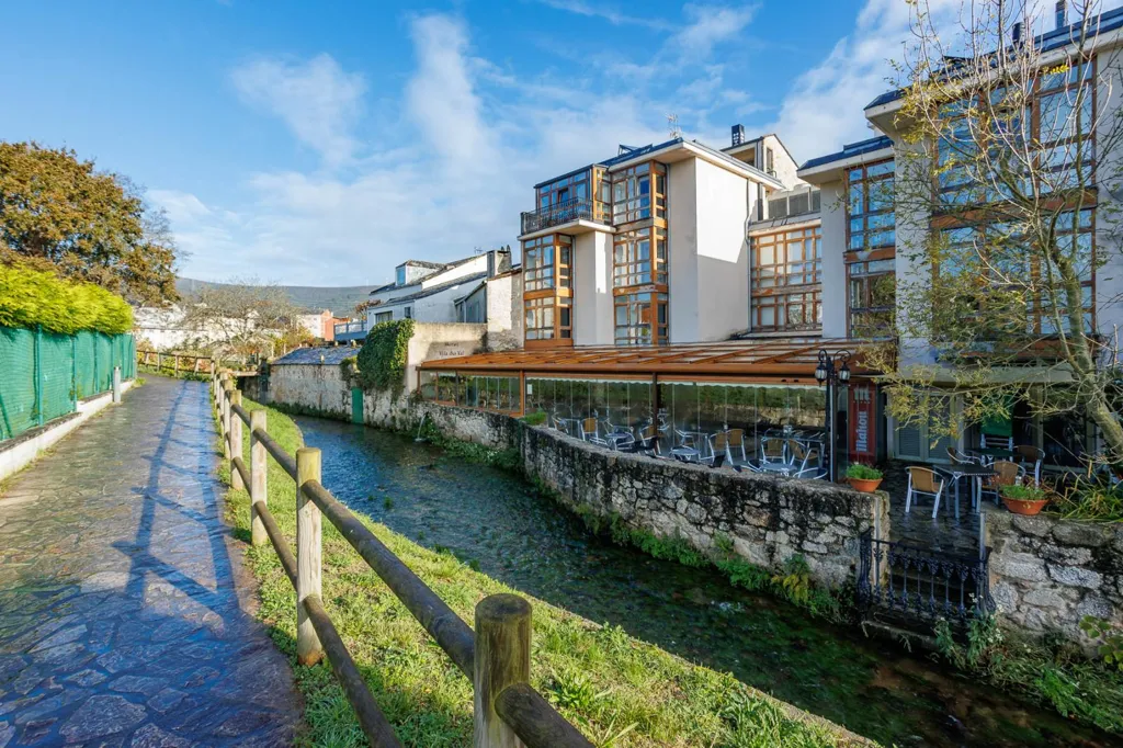 Exterior - Traditional Hotel with River View in Valadouro