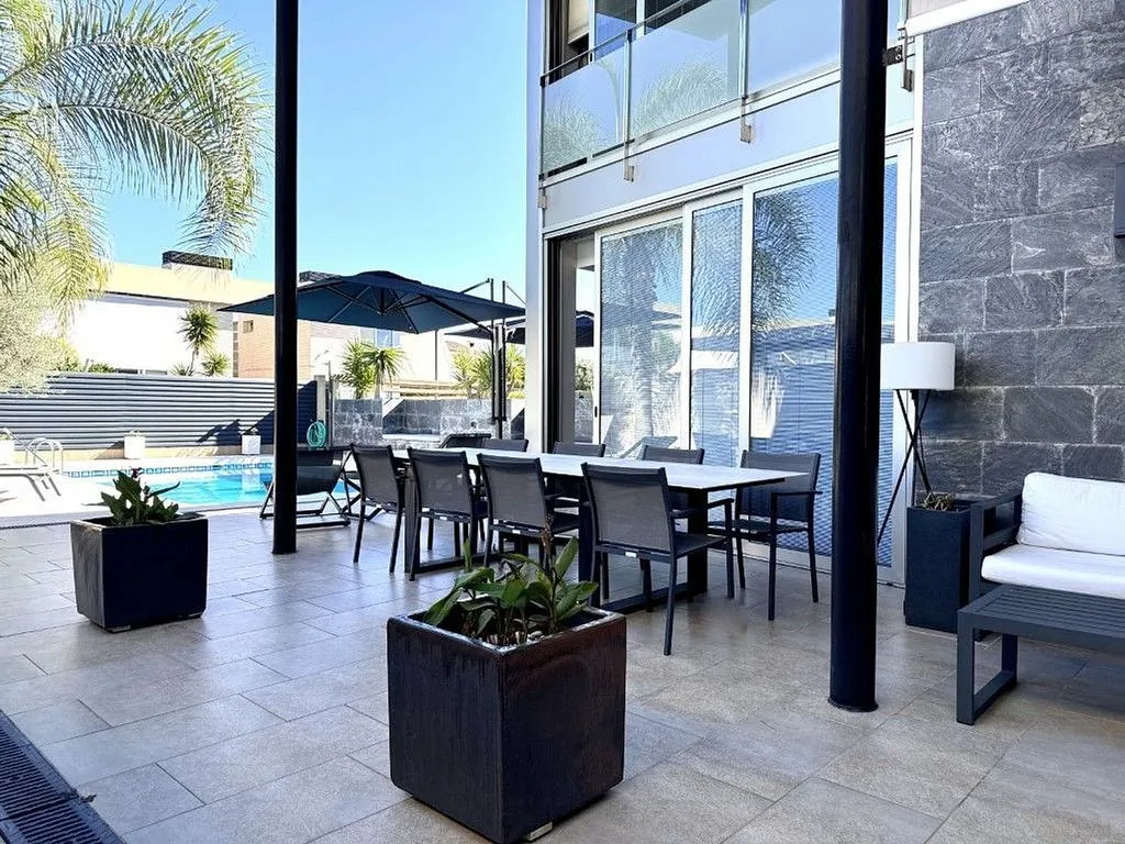 Terrass - Villa with Pool in Residential Area