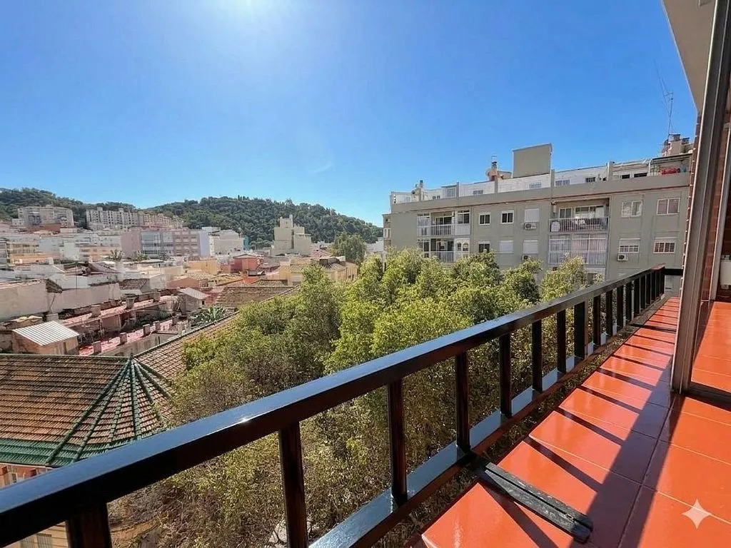 Rõdu - Corner Flat with Panoramic Views in Málaga Centre