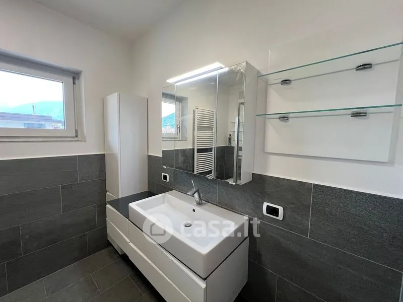Salles de bain - Rearranged Apartment with Balcony in Nalles