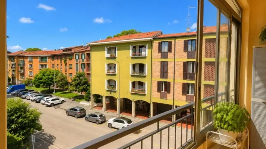 Rõdu - Bright Trilocale with Balcony in Milan