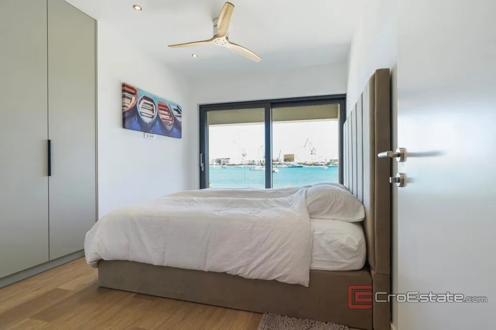 Magamistoad - Modern Seafront Apartment in Trogir