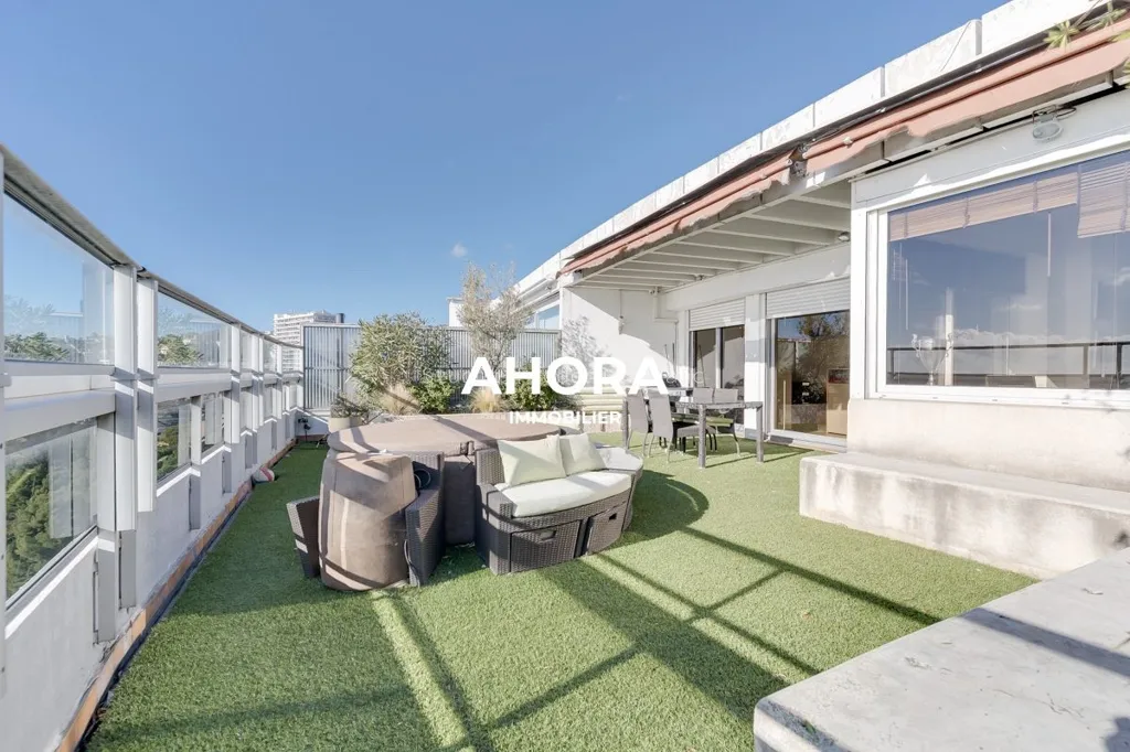 Terrace - Luxury Apartment with Sea View in Marseille
