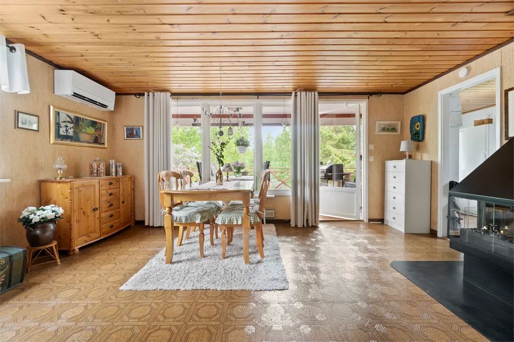 Sala da pranzo - Cottage with Lakeside Access near Mälaren