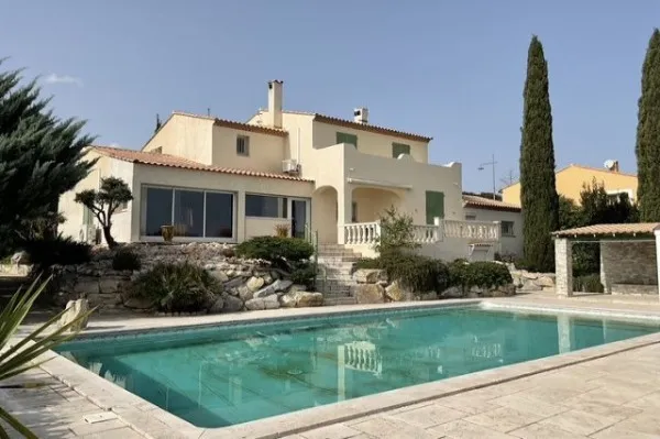 Piscine - Maison avec Vue Golf à Juvignac