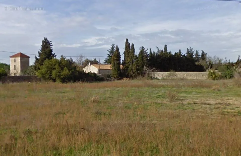 Land in Paraza