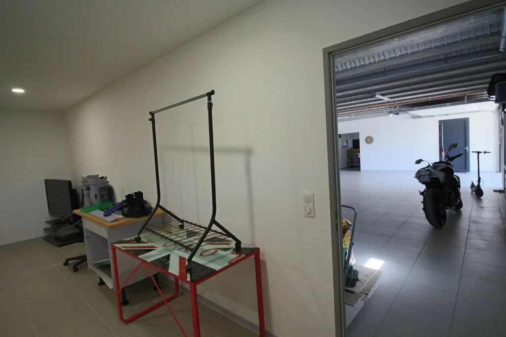 Garage - Maison Contemporaine avec Terrasse à Cahors