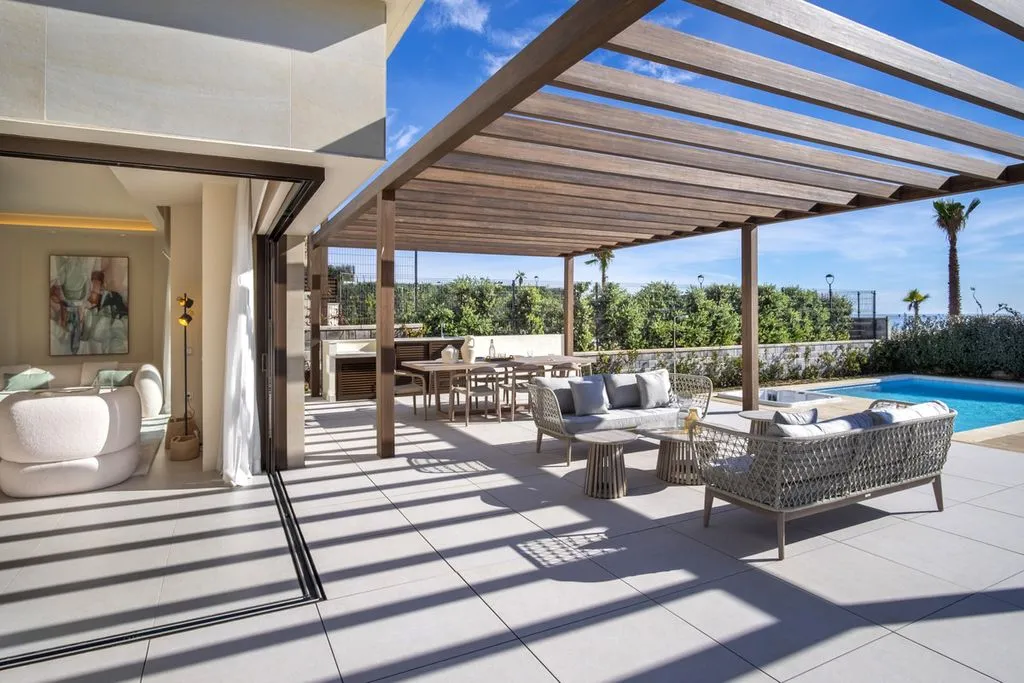 Terrass - Beachfront Villa with Pool in Estepona