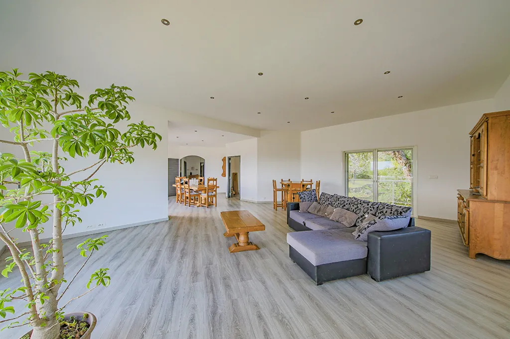 Elutuba - Spacious House with Sea View in Biguglia