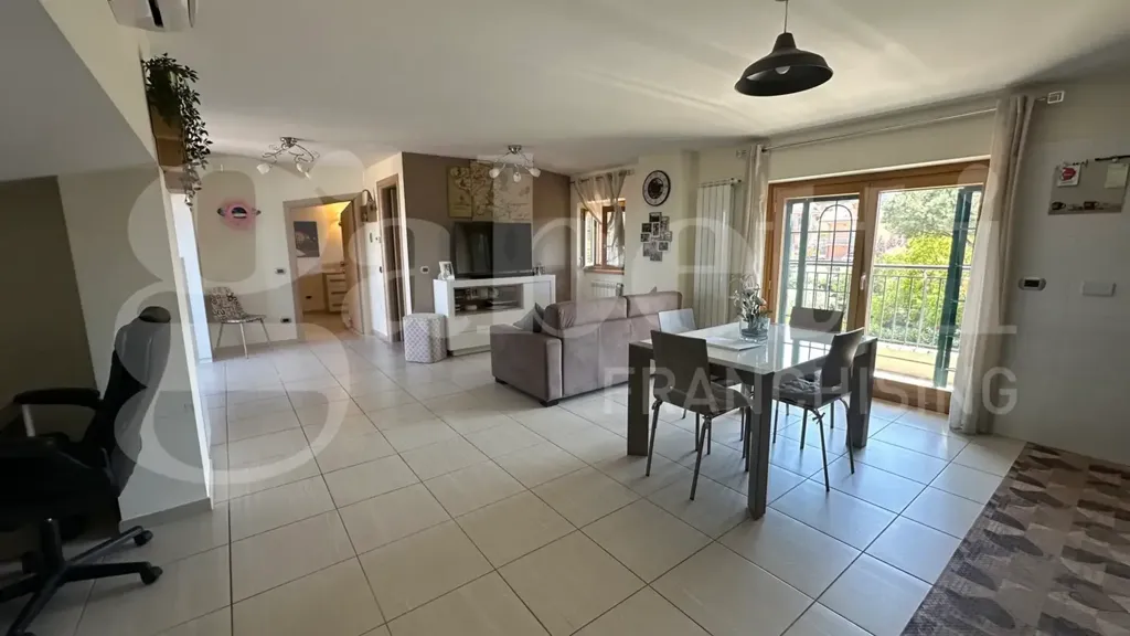 Salle à manger - Apartment with Balcony in Via Anagnina, Rome