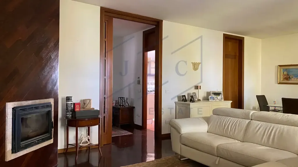 Elutuba - Penthouse with Triple Exposure in Oderzo