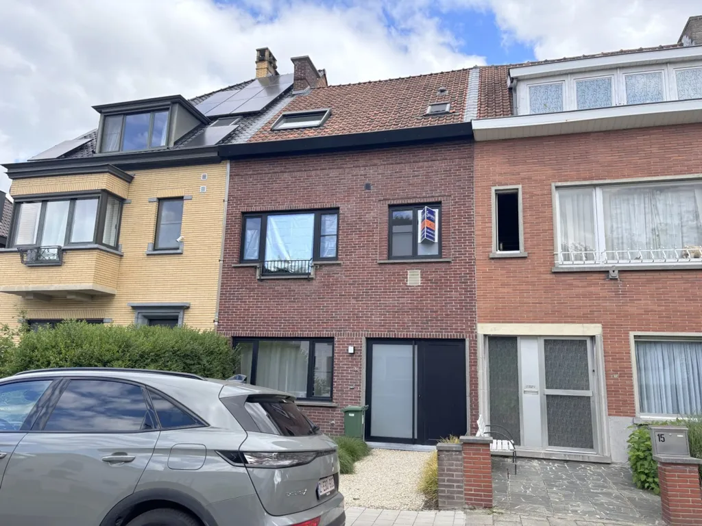 Extérieur - Maison Rénovée avec Terrasse près de Gand