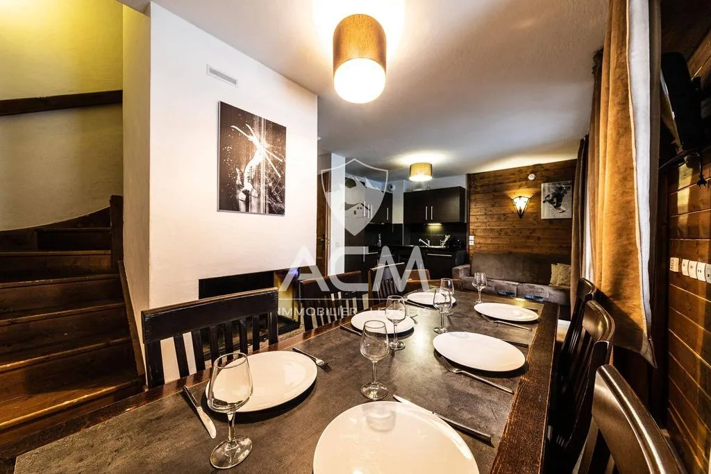 Salle à manger - Chalet Luxueux avec Vue Montagne à Les Gets