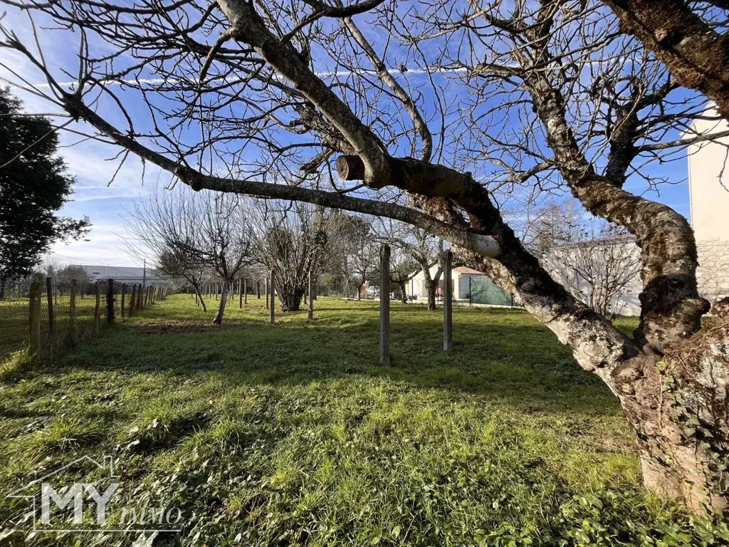Jardin - Maison de Ville avec Jardin et Dépendances à Montpon-Ménestérol