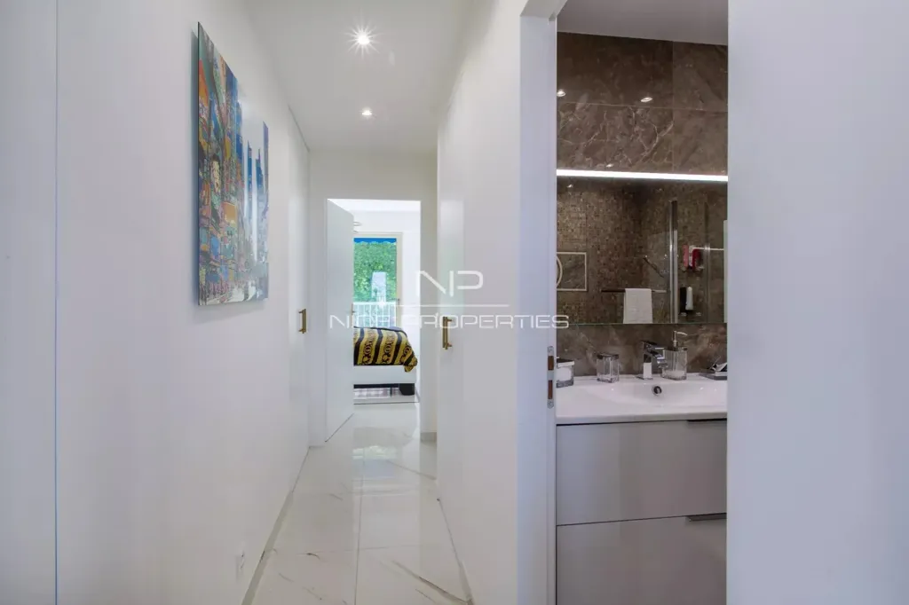 Salles de bain - Appartement Luxueux avec Vue Panoramique Mer à Nice Mont Boron