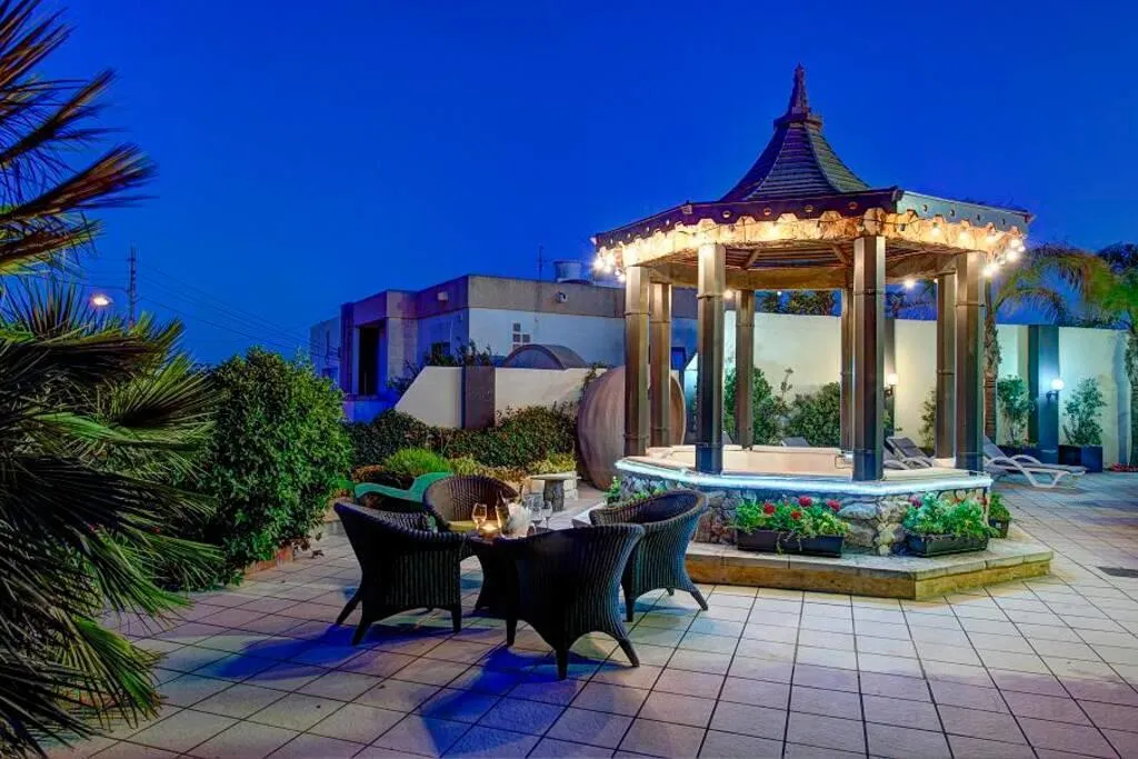 Terrace - 4-bedroom house in Ibragg