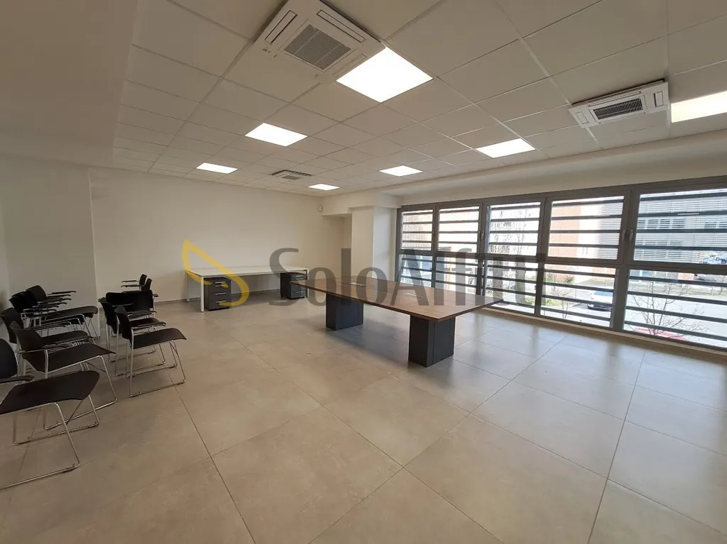 Bureau - Open Space Office with Parking in Sesto Fiorentino