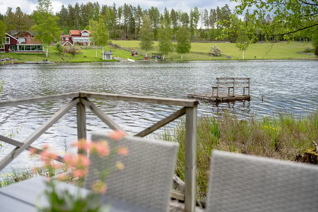 Terrasse - Holiday Home with Lakeside Plot in Övre Malmen