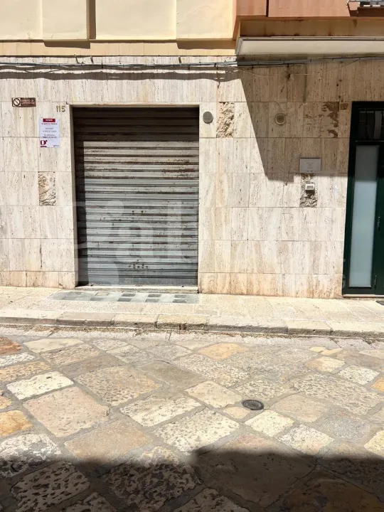 Esterno - Commercial Shop in Central Barletta