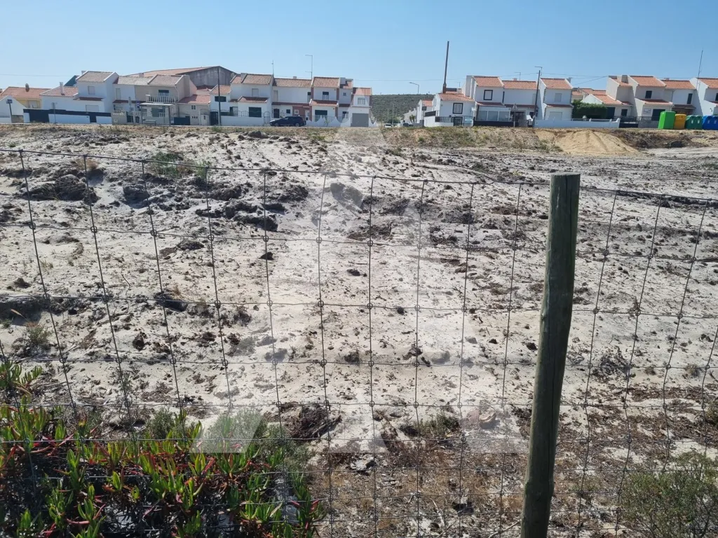 Aed - Construction Plot with 10 Apartments in Nazaré