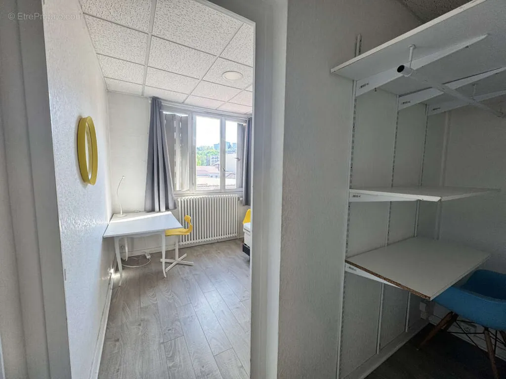 Studio - Large 6-Bedroom Apartment in Lyon 9