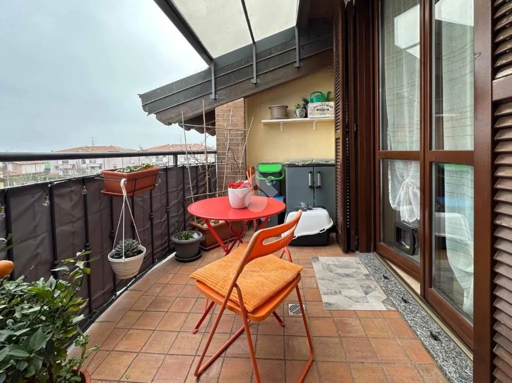 Balcon - Attico with Balcony in Crespiatica