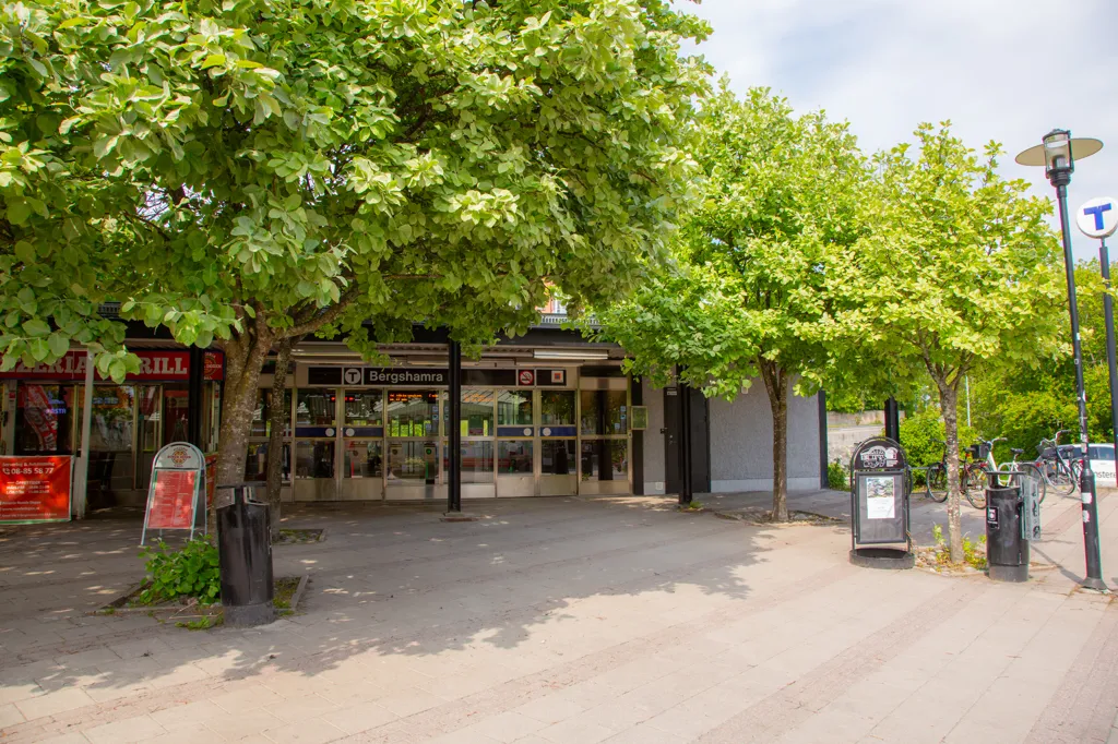 Charming 3-Bedroom with Balcony in Solna