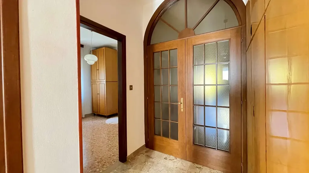 Entrée - Versatile Villa Portion in Borgo Roma, Verona