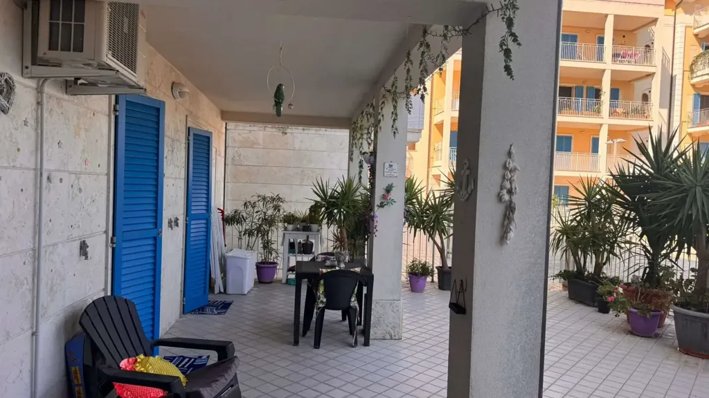 Terrasse - Modern Apartment with Private Courtyard in Porto Recanati