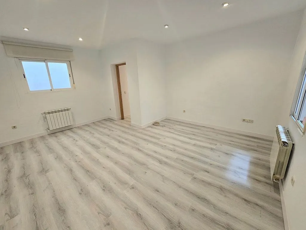 Pièces - Updated Flat with Ascender in Bernabéu