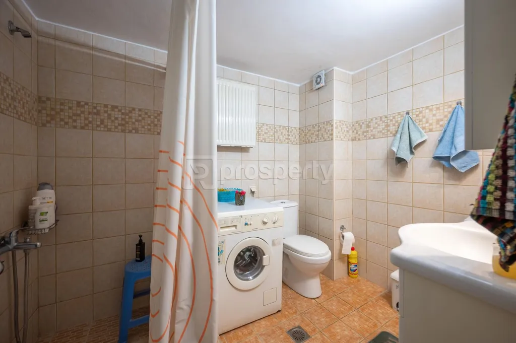 Vannitoad - South-Facing Apartment with Balconies in Patra