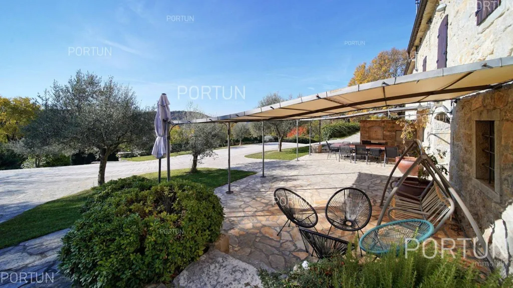 Terrasse - Renovated Estate with Panoramic Views in Lupoglav